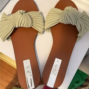 Zara Women's Beige Knotted Sandals